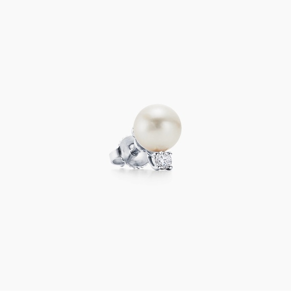 Tiffany & Co. Akoya Cultured Pearl & Natural Diamond Earrings. Serious offers. - Picture 3 of 6